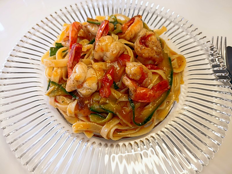 Fettuccine aux crevettes et courgettes, cuisine italienne à domicile en Gruyère