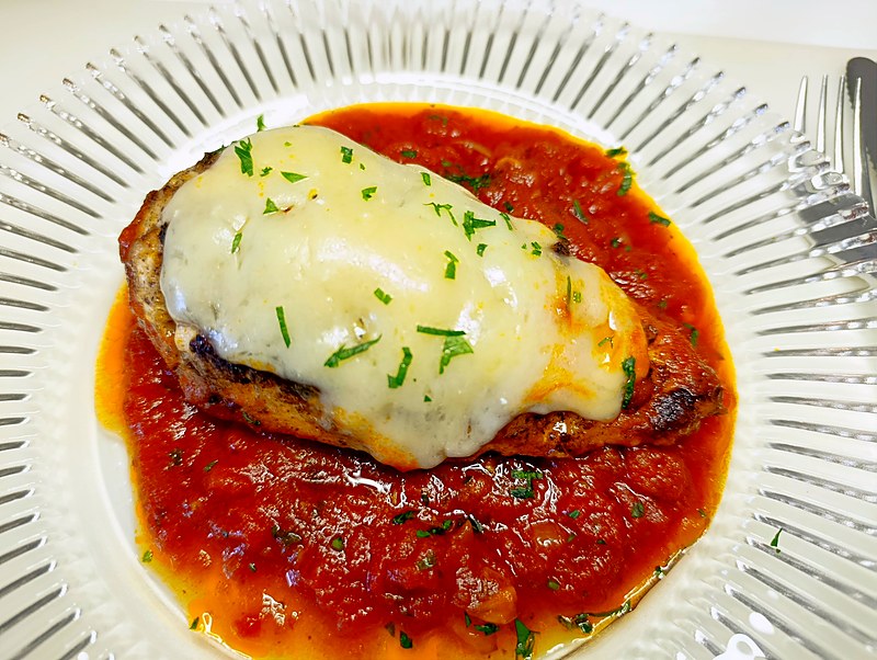 Poulet à la parmigiana, cuisine italienne à domicile en Gruyère